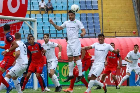 Las tres propuestas que se analizan para la vuelta al fútbol en Guatemala