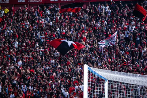 Alajuelense cumple con el deseo de los aficionados.