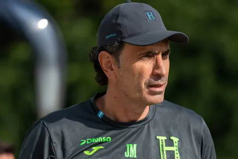 José Francisco Molina, DT de Honduras.