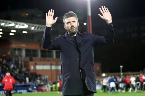 Carrick pidió disculpas a los hinchas del United tras el 4-1 y dijo que no ha pensado en su futuro
