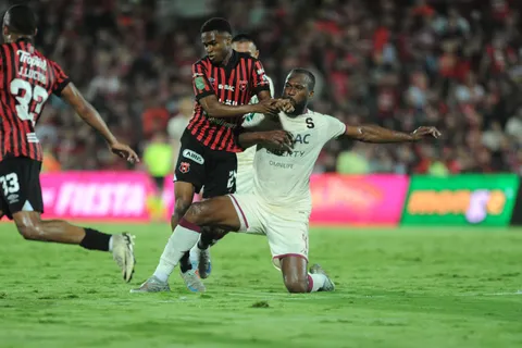 Alajuelense visitará a Saprissa en la ida.