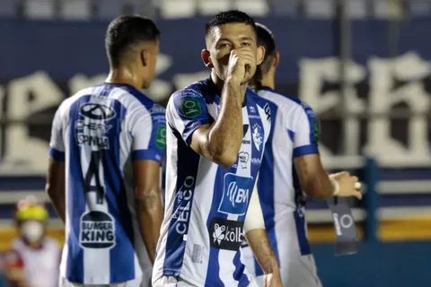 ¡Escándalo! Douglas López denuncia al árbitro en el Clásico Saprissa-Cartaginés