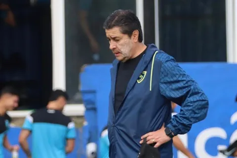 Se encienden las alarmas: Luis Fernando Tena con un problema de último momento en el entrenamiento de la Selección de Guatemala