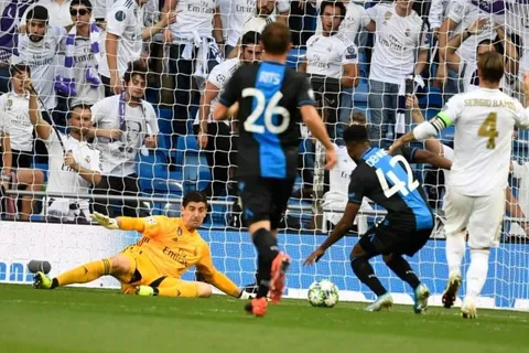 Courtouis comete error garrafal en Champions y las redes invocan a Keylor