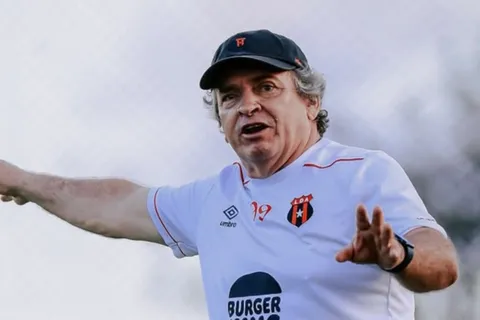 La mala noticia que recibió Óscar Ramírez.