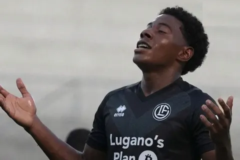 "La operación se cerró": Dereck Moncada viaja a Europa a firmar su millonario contrato con una cláusula especial