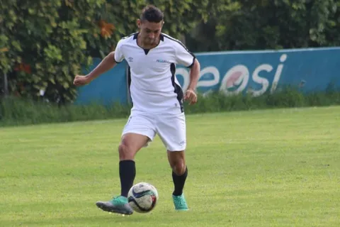El DT fue la sorpresa en inicio de entrenamientos de Selección Guatemala