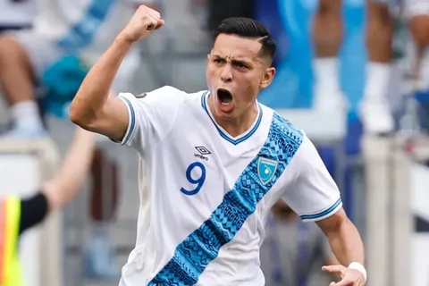 Debuta legionario chapín: Rubio Rubín jugó su primer juego en la Liga MX