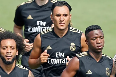 Keylor Navas se mide contra Courtois en entrenamientos… ¡y en las redes!