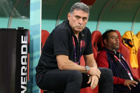La Federación de Costa Rica decide el futuro de Luis Fernando Suárez
