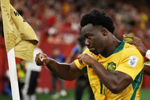 Quién es Nestory Irankunda, la joven figura de Australia que nació en un campo de refugiados y es sensación en el Mundial 2026