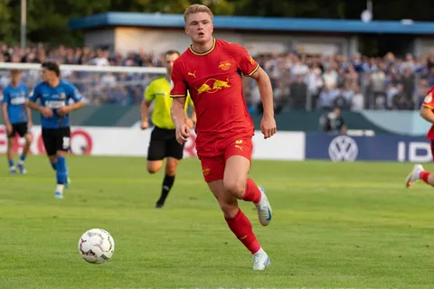 Chelsea sigue de cerca a Conrad Harder en Strasbourg como posible objetivo a futuro