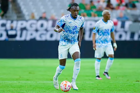 La Selección de Honduras está pendiente de la salud de Alberth Elis
