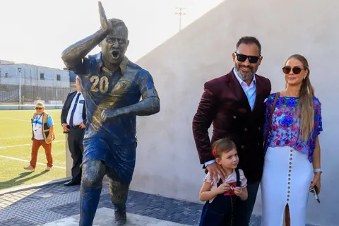 Carlos El Pescado Ruiz fue inmortalizado en una estatua en Guatemala