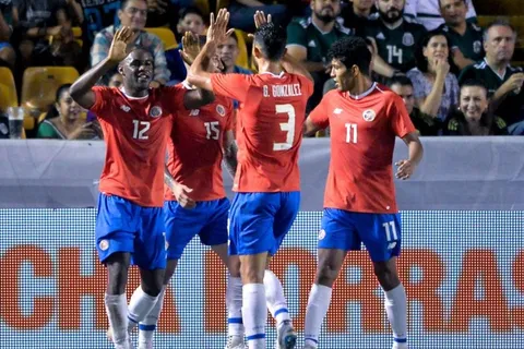 Tres jugadores de Costa Rica se hacen llamar ‘los jeques’ de su selección