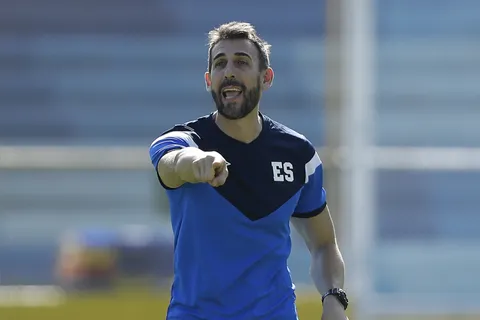 Se olvida de El Salvador: David Dóniga se encamina a un histórico de Europa