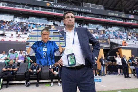 Luis Fernando Tena se lamenta y la FFG no puede evitarlo: el golpe que recibió Guatemala para el partido contra El Salvador