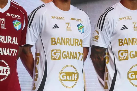 La afición de Comunicaciones celebra la llegada más esperada.