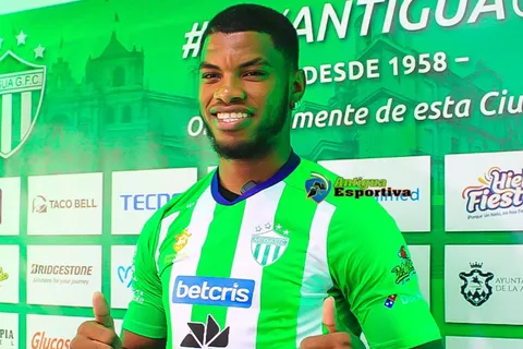 Antigua GFC presentó al panameño Newton Williams