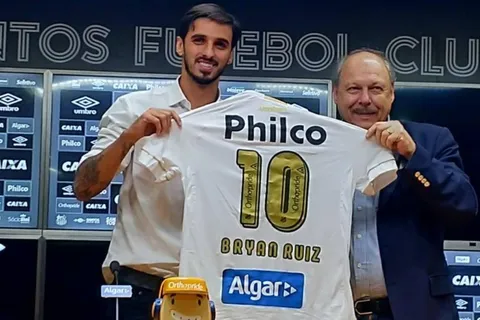 Bryan Ruiz: "10 en Santos sólo hay uno"