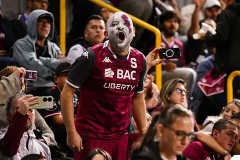 Saprissa le gana la pulseada a Alajuelense.