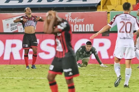 Cuatro ex-futbolistas de Alajuelense denunciaron al club