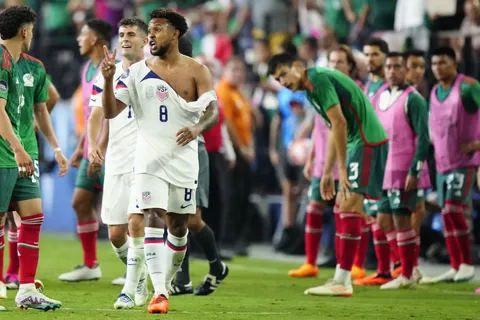 Concacaf sanciona drásticamente a jugadores de México y Estados Unidos
