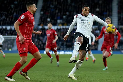 Nathaniel Méndez-Laing se mandó con un doblete de asistencias en la remontada del Derby County (VIDEO)