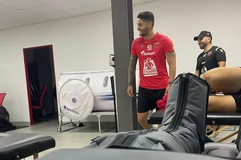 ¿Nuevo fichaje? Alajuelense aclara aparición de Jonathan Moya en el CAR