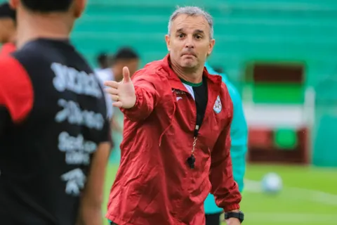 Pablo Lavallén toma el control en Marathón: prepara dos fichajes que lo cambiarán todo