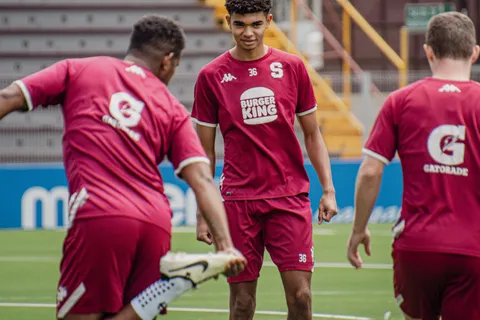 Saprissa podría enviar otro jugador a Europa.