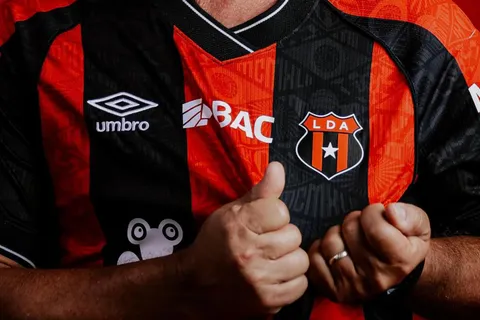 Se va de Costa Rica: Alajuelense confirma un cambio muy esperado en la delantera
