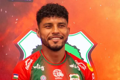 Johan Venegas recibe gran cambio.