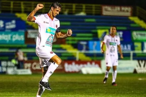 Bryan Ruiz y su deseo: "Espero cerrar el campeonato jugando 90 minutos"