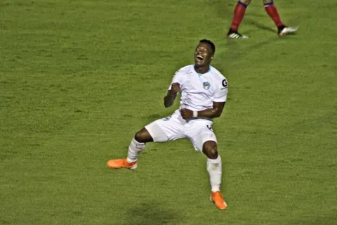 Junior Lacayo debutó con el pie derecho: primer gol con la camiseta de Comunicaciones [VIDEO]