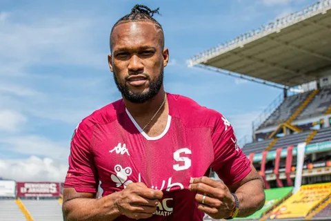 Kendall Waston ya puede jugar con Saprissa