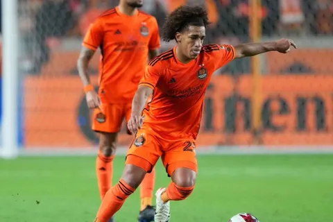 Houston Dynamo incluye a Adalberto Carrasquilla en su plantel del 2024