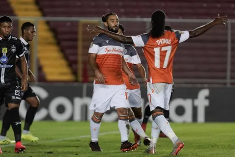 Forge dio la sorpresa y eliminó a Tauro en el minuto final por 2 a 1 [VIDEO]