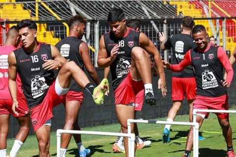 Alajuelense sufre su segunda baja antes de que se abra el mercado