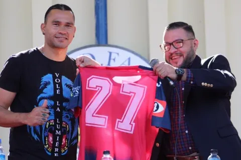 FAS presentó al “Gullit” Peña