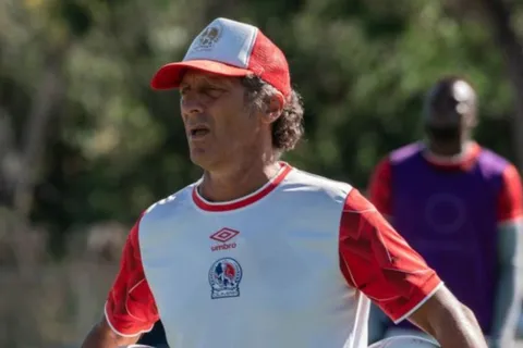 Pedro Troglio podría dejar Olimpia para regresar a Argentina