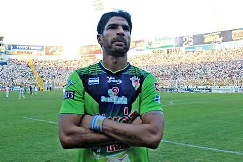Sebastián Loco Abreu se retira del fútbol y así fueron todos sus goles en Santa Tecla de El Salvador