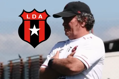 El refuerzo que quería Machillo Ramírez para Alajuelense puso la firma: "Bienvenido Mago Rojinegro"