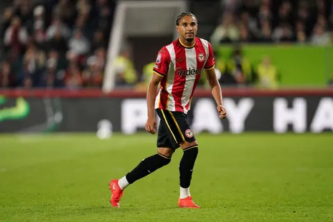 Brentford abre conversaciones para renovar a Kevin Schade ante el interés de Arsenal y Liverpool