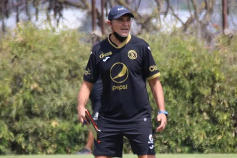 Hernán Medina debuta en el banquillo de Motagua