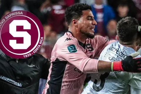 Hacen fila: David Ramírez no fue el único ex Saprissa que festejó el nocaut de Esteban Alvarado a Fernán Faerrón