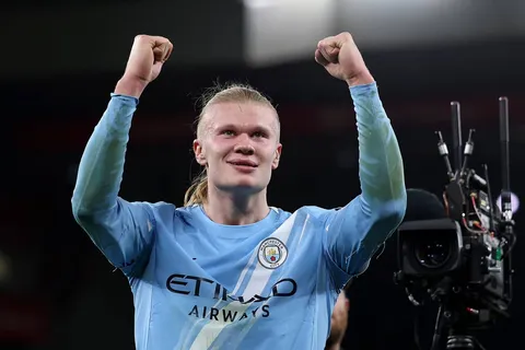 Manchester City goleó 3-0 a Liverpool en una ráfaga de 13 minutos tras la expulsión de Gravenberch