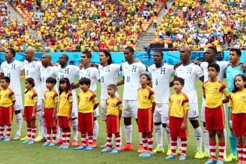 ¡Quiere volver! Mundialista con Honduras confirma platicas con Fabián Coito