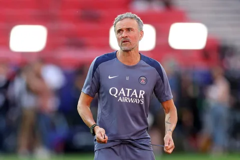 Luis Enrique no ve obligatorio que el PSG fiche en invierno tras la lesión de Kvaratskhelia: “No tiene por qué”