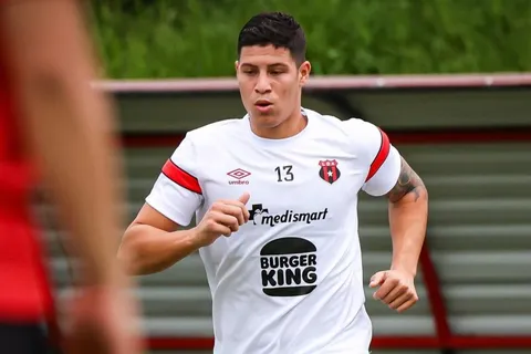 Alexis Gamboa aparece tras su lesión con un mensaje que pone en vilo a Alajuelense: "Sanarás y volverás"